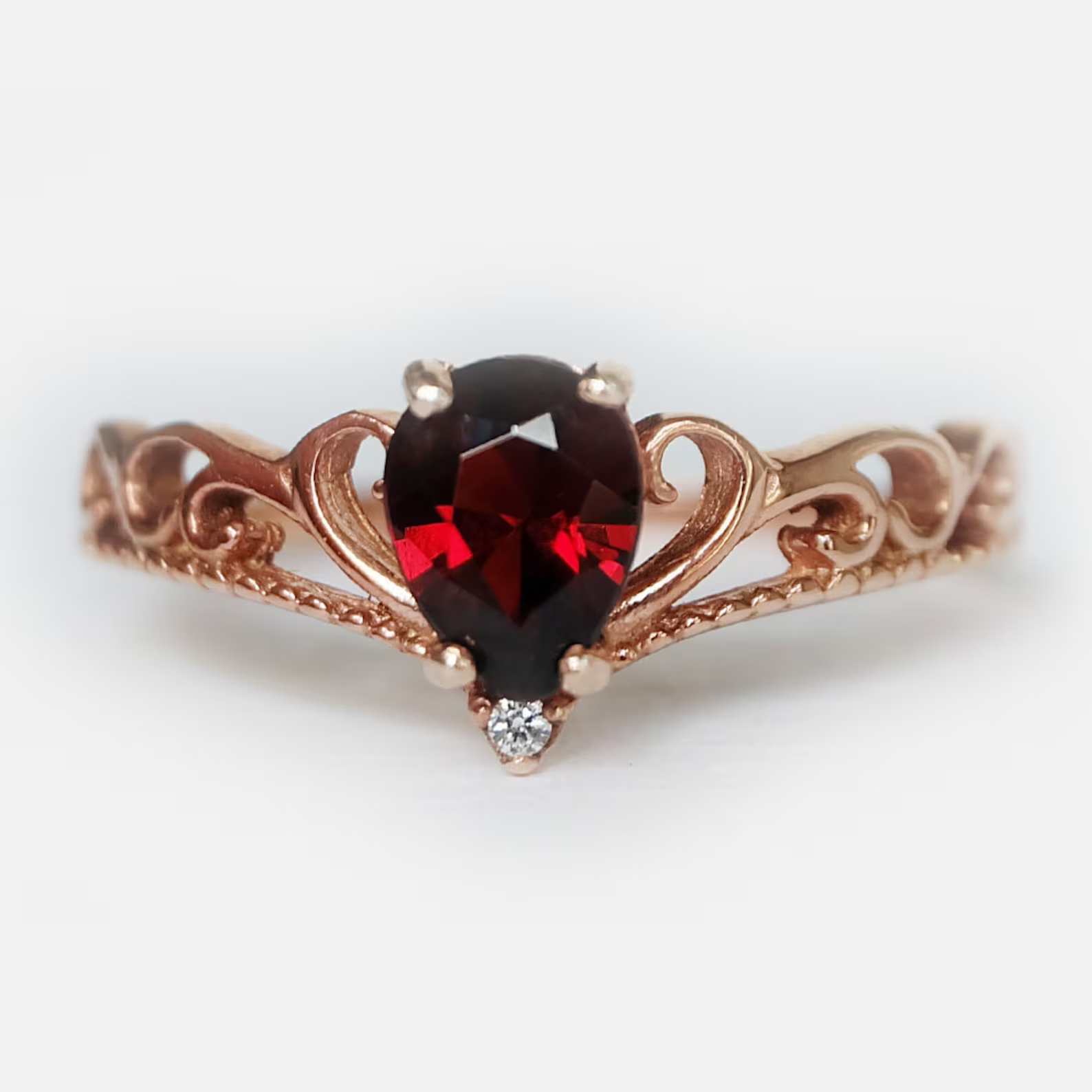Garnet Vintage Ring Elise - SOVATS