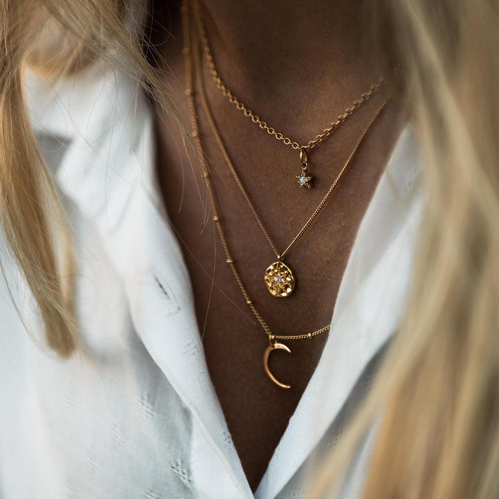 HOW TO LAYER NECKLACES - SOVATS