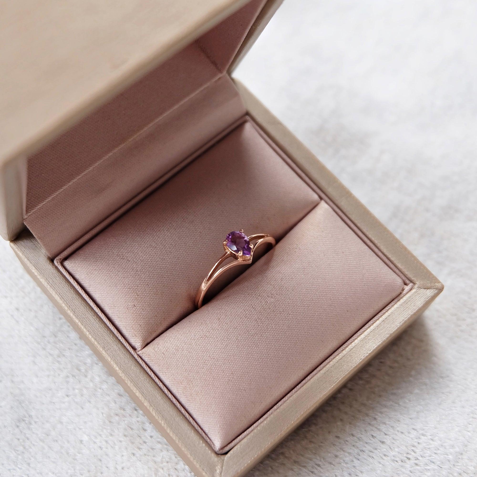 Amethyst Ring Niobe