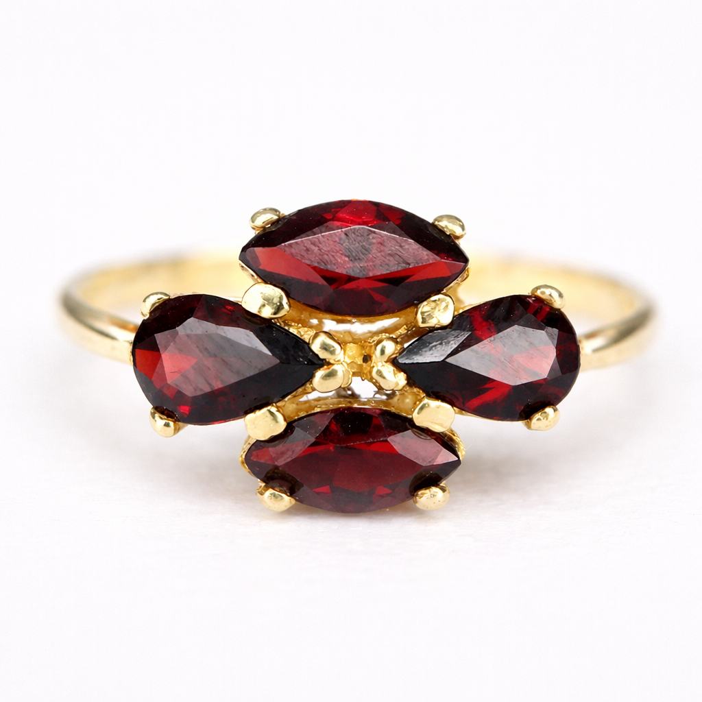Garnet Gold Ring Manava