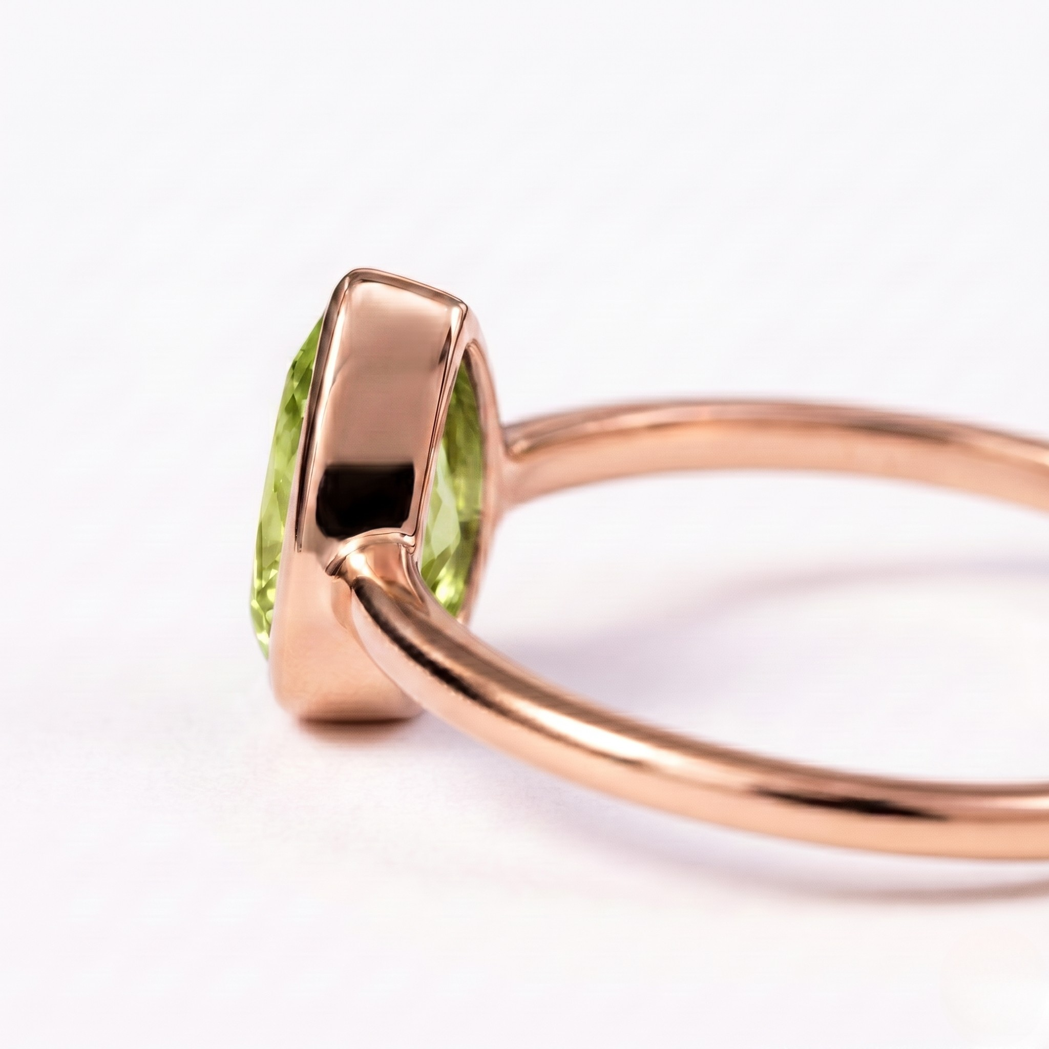August's Birthstone Ring Bijou