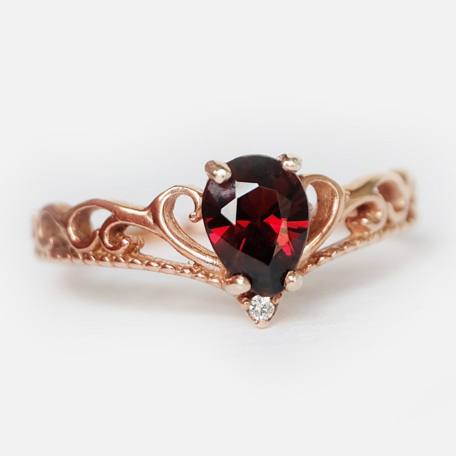 Garnet Vintage Ring Elise - SOVATS