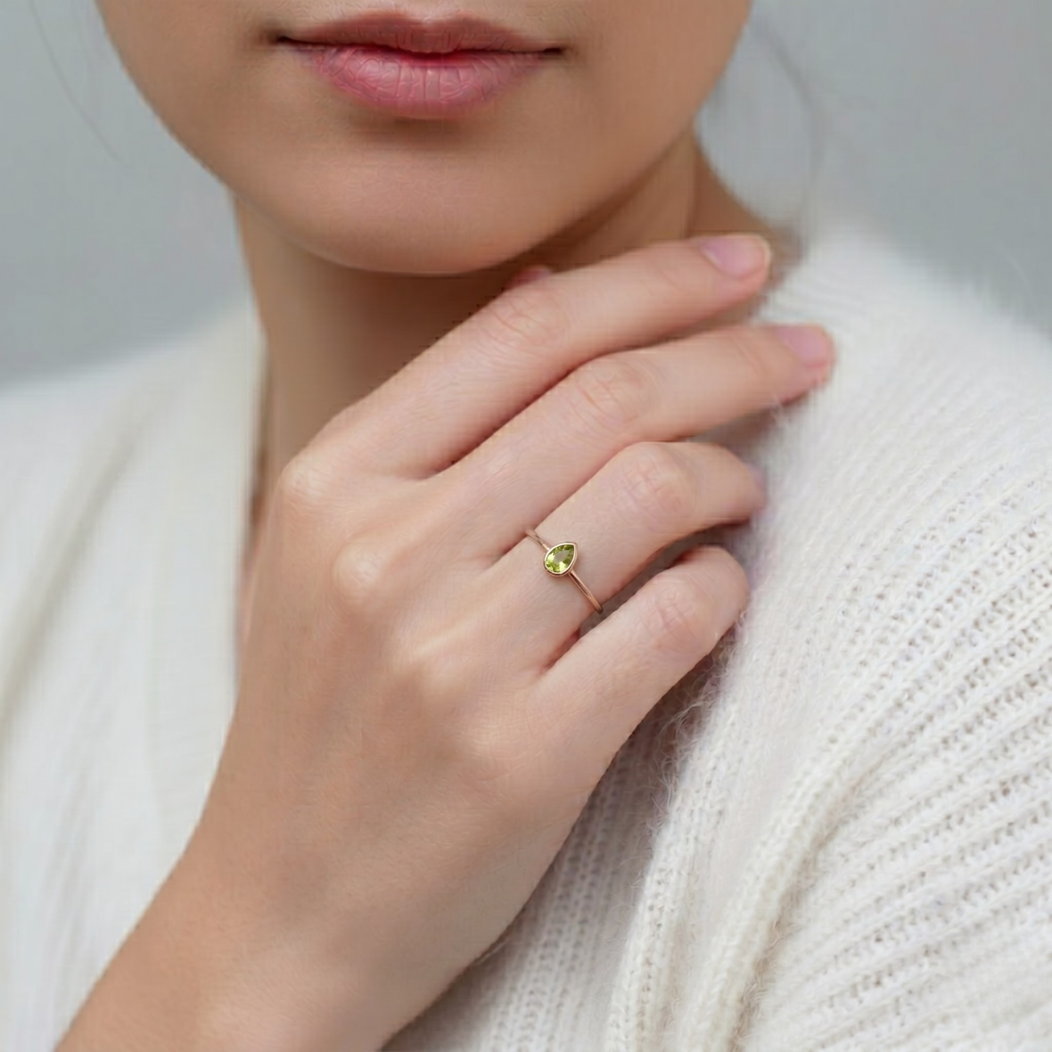 August's Birthstone Ring Bijou