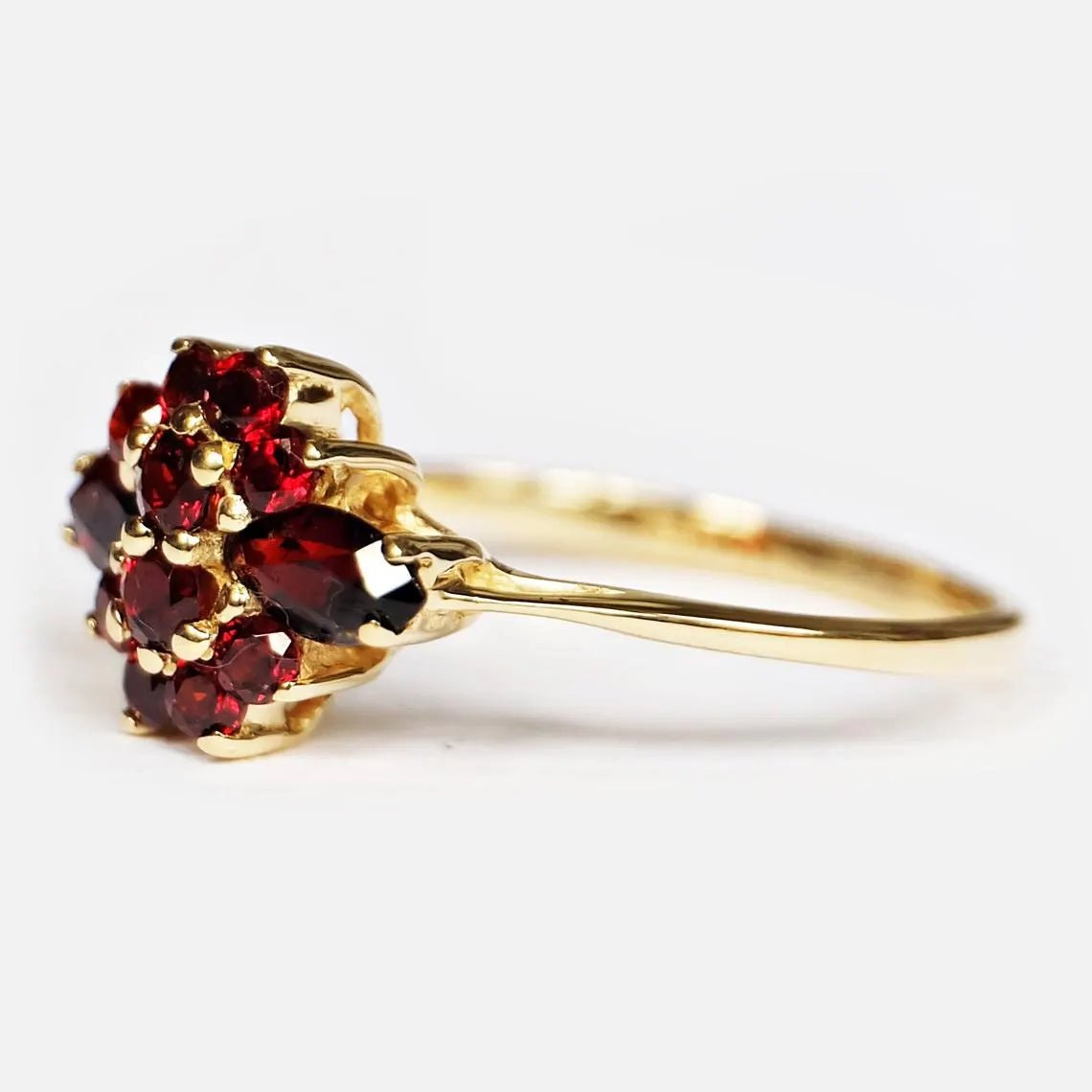 Garnet Cluster Ring Rakel - SOVATS