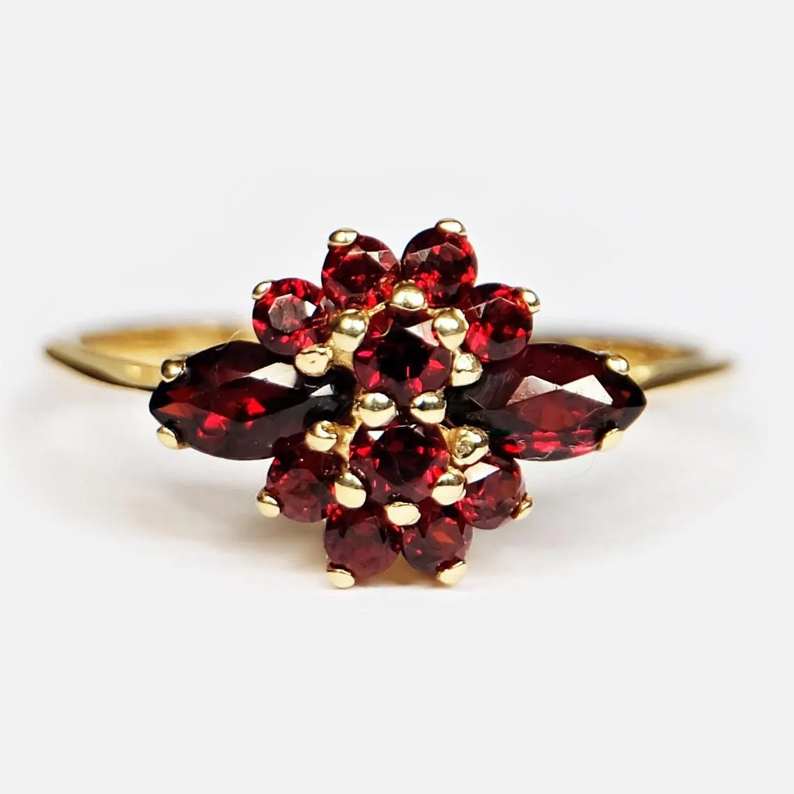 Garnet Cluster Ring Rakel - SOVATS