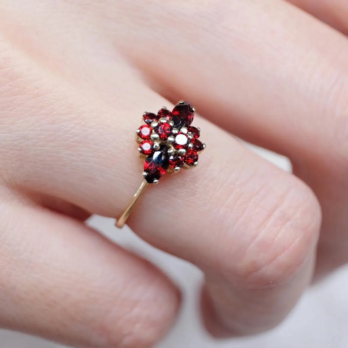 Garnet Cluster Ring Rakel - SOVATS