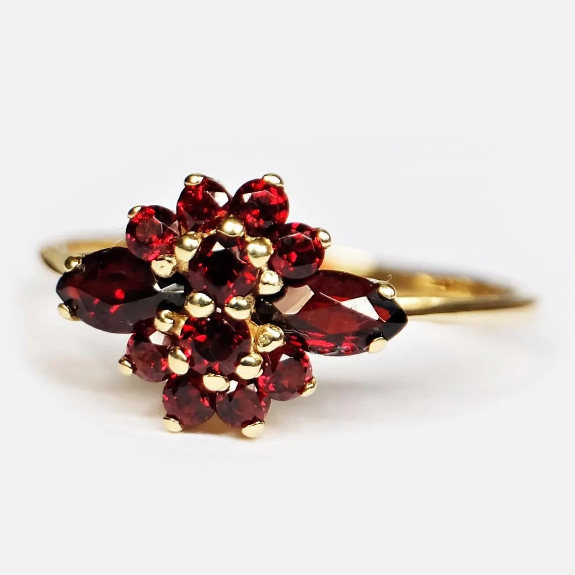 Garnet Cluster Ring Rakel - SOVATS