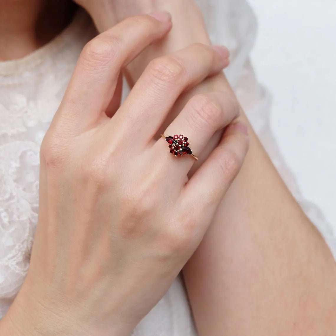 Garnet Cluster Ring Rakel - SOVATS