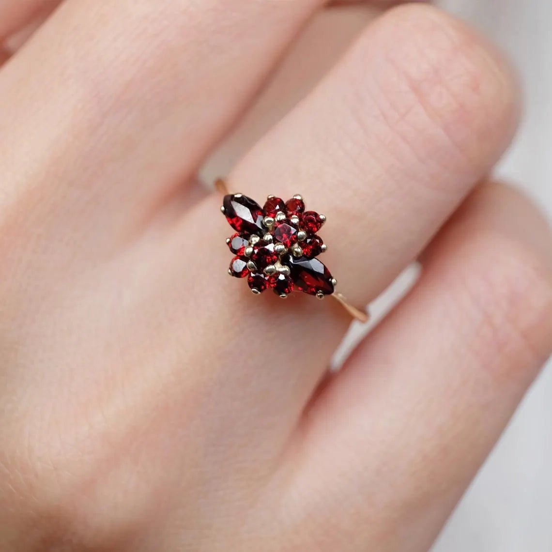Garnet Cluster Ring Rakel - SOVATS