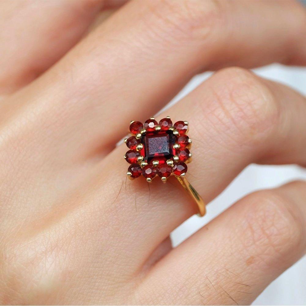 Garnet Ring Hajar - SOVATS