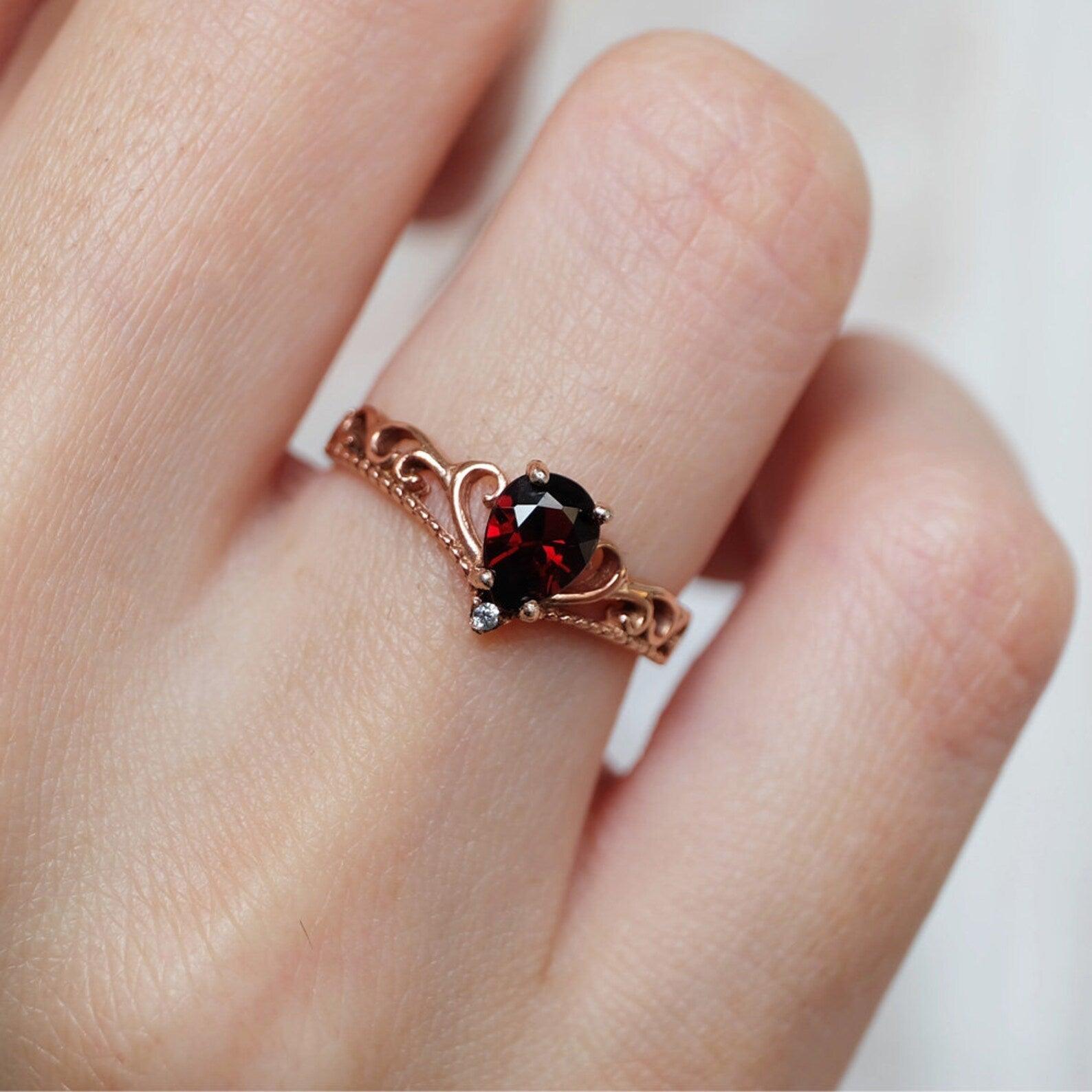 Garnet Vintage Ring Elise - SOVATS
