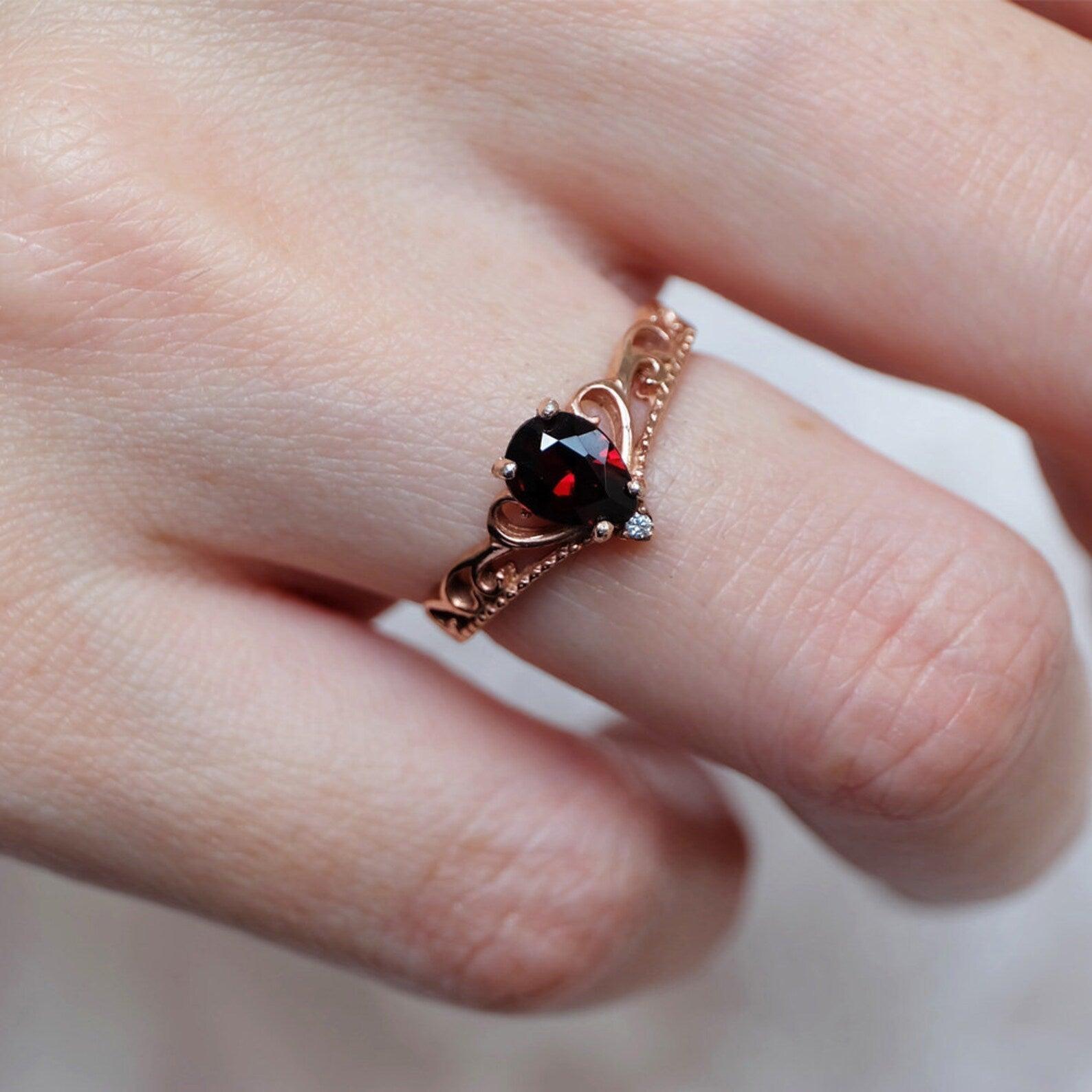 Garnet Vintage Ring Elise - SOVATS