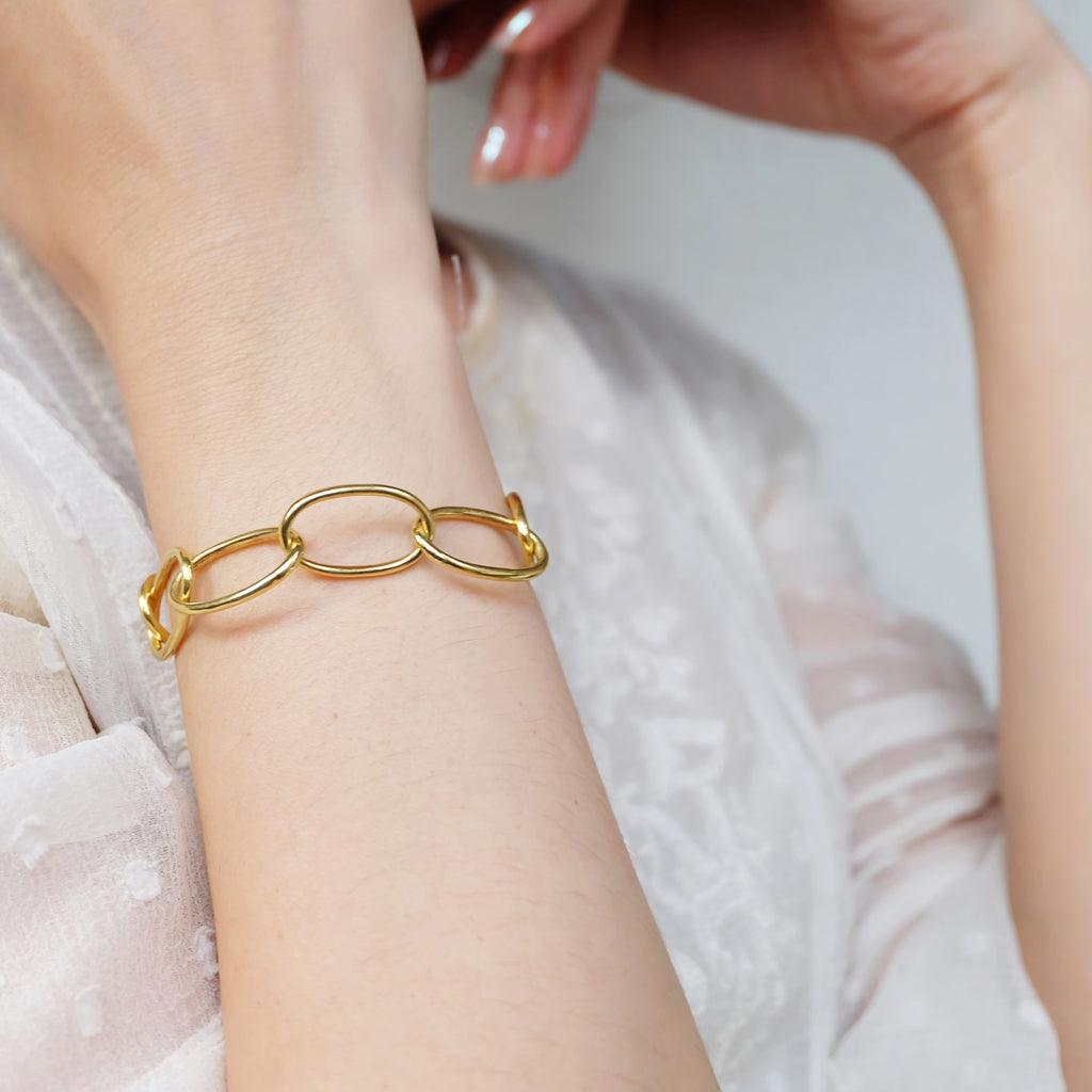 Gift Large Oval Link Bracelet Madhur - SOVATS