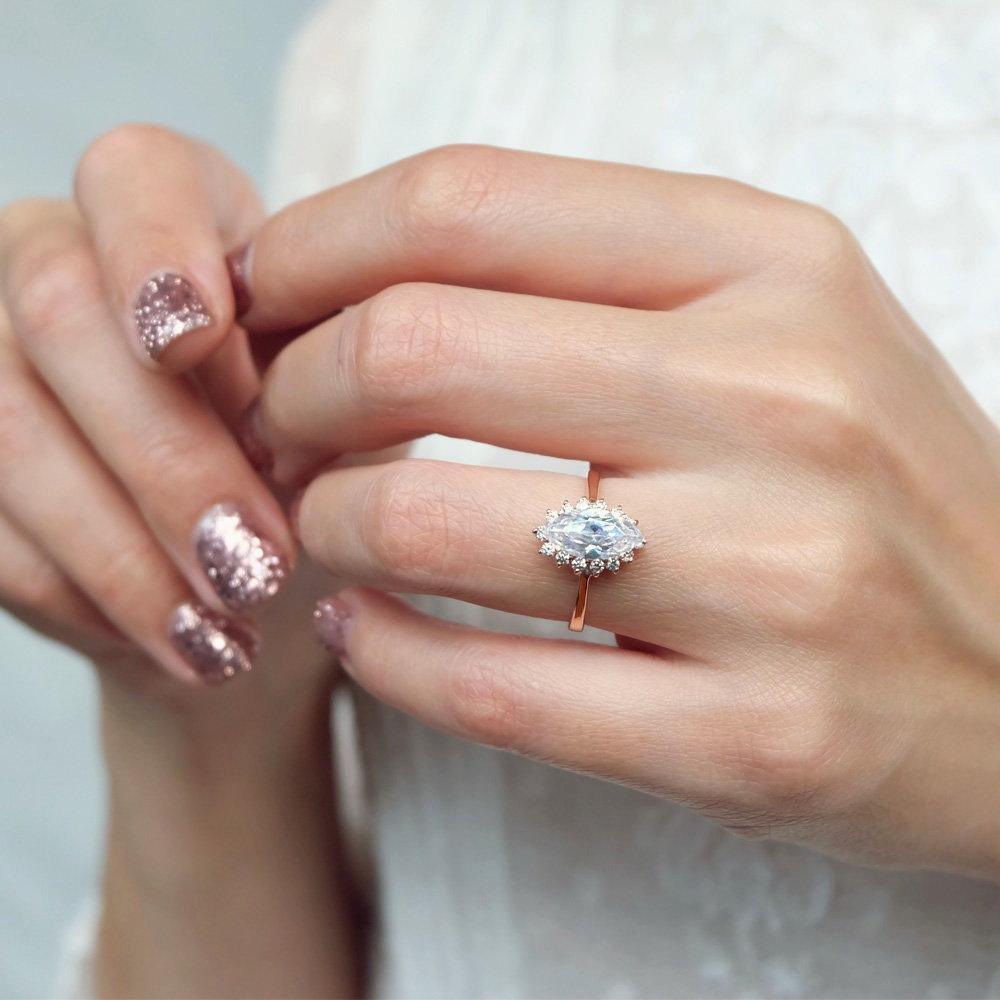 Gift White Topaz Ring Nafiri - SOVATS