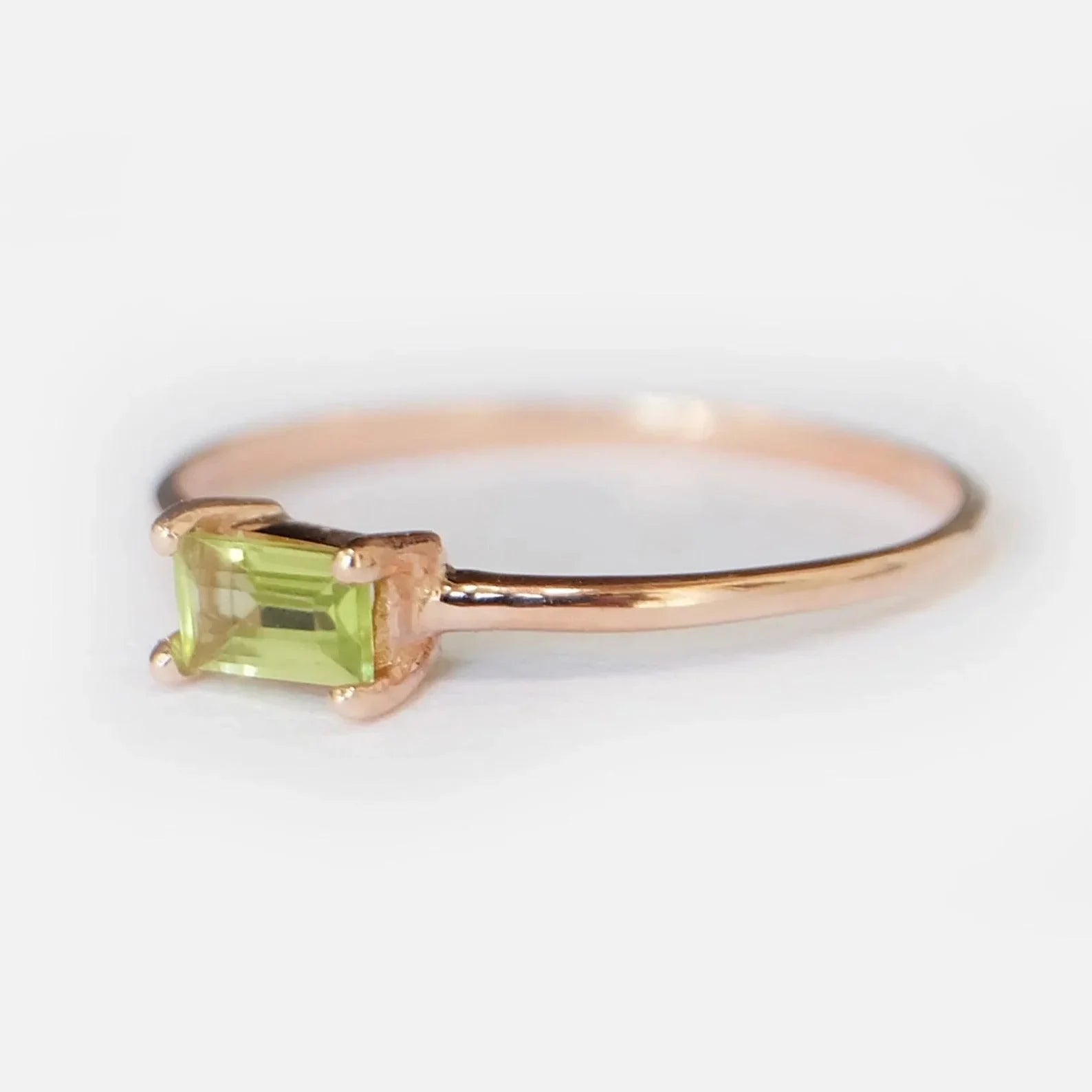 Peridot Solitaire Ring Goddric - SOVATS