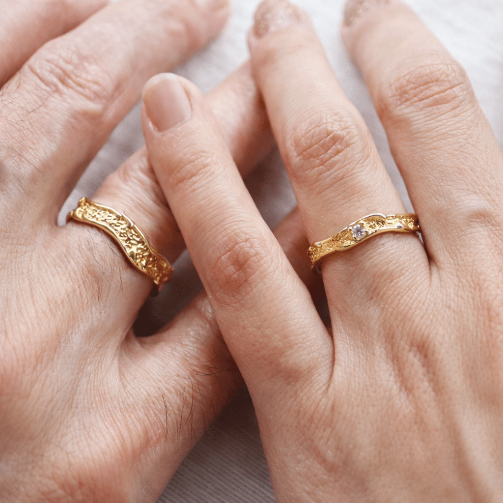 Textured Wedding Diamond Gold Ring Set Hiba - SOVATS