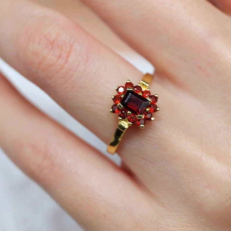 0.70 Carats 14k Solid Gold Garnet Engagement Ring - SOVATS