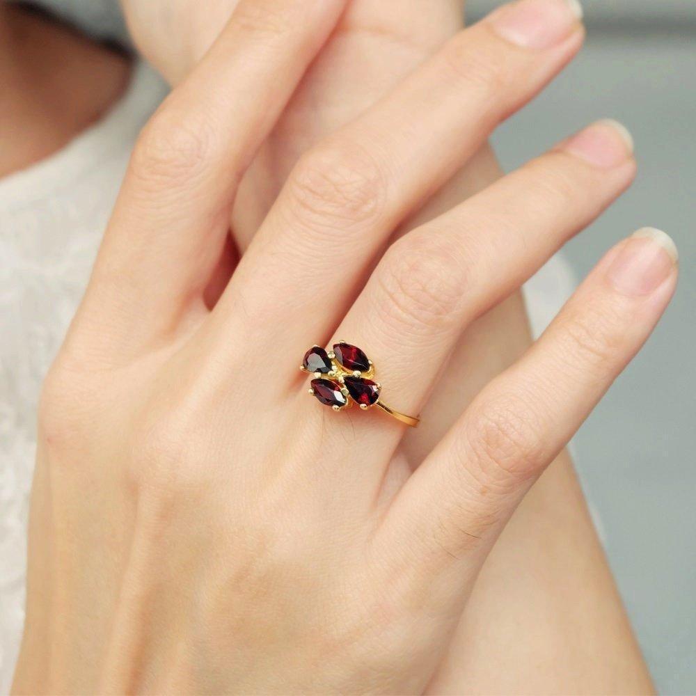 1.06 Carats 14k Solid Gold Garnet Engagement Ring - SOVATS