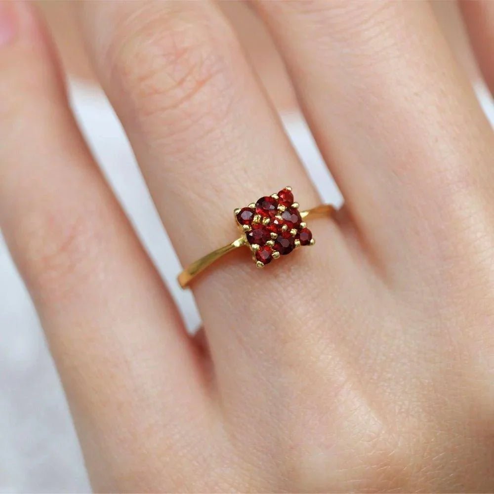 Garnet Ring Eadoin - SOVATS
